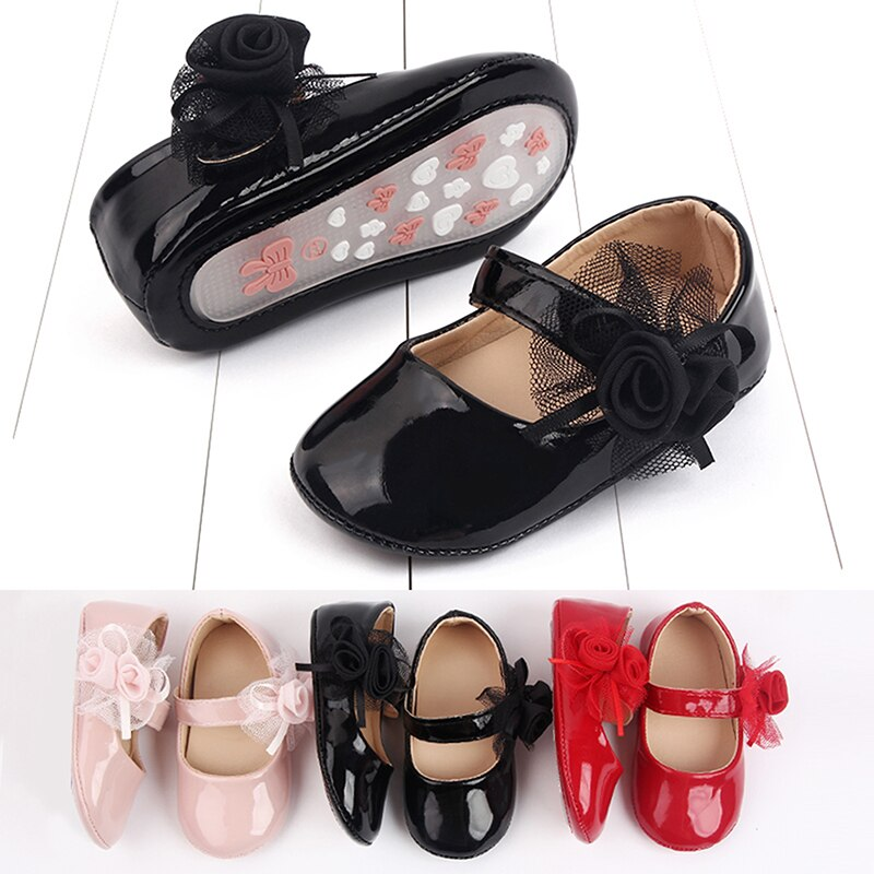 Zapatos de bebé con flor