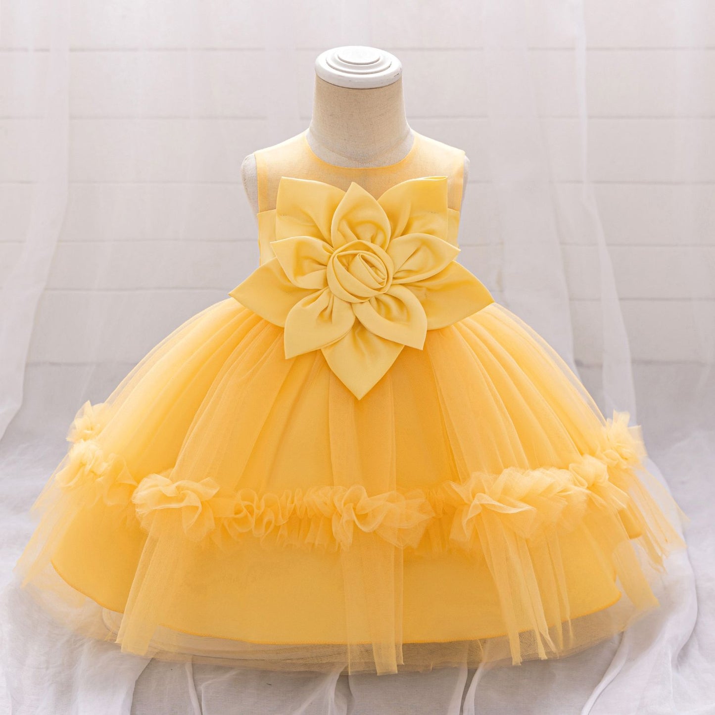 Vestido infantil de tul con flores