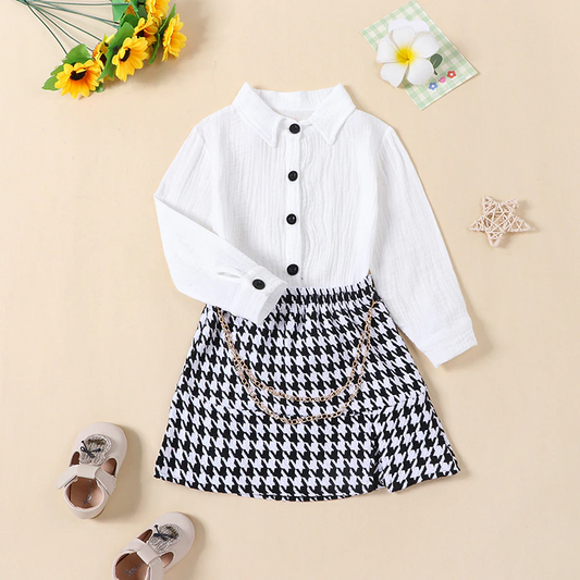 Conjunto infantil con camisa y falda blancas