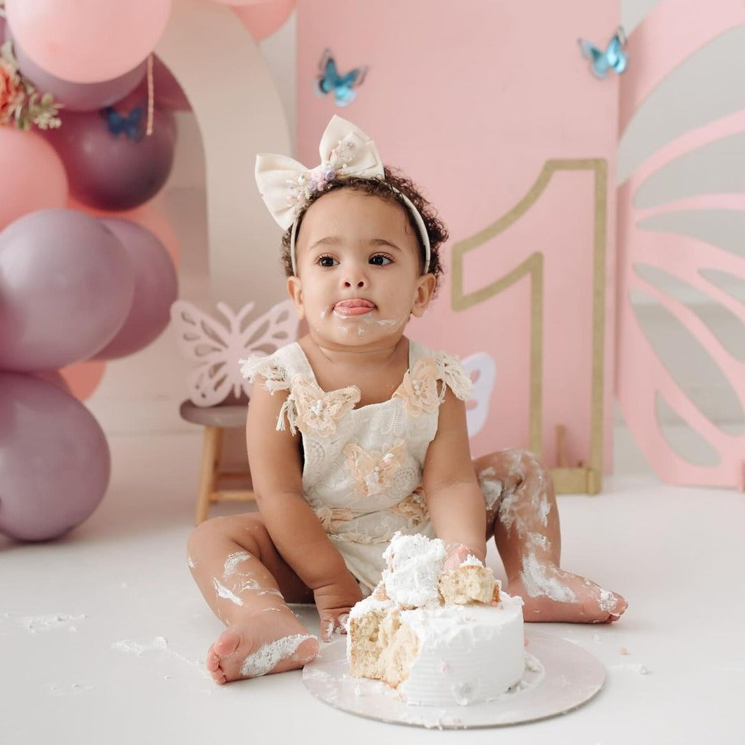 Body infantil beige con mariposa