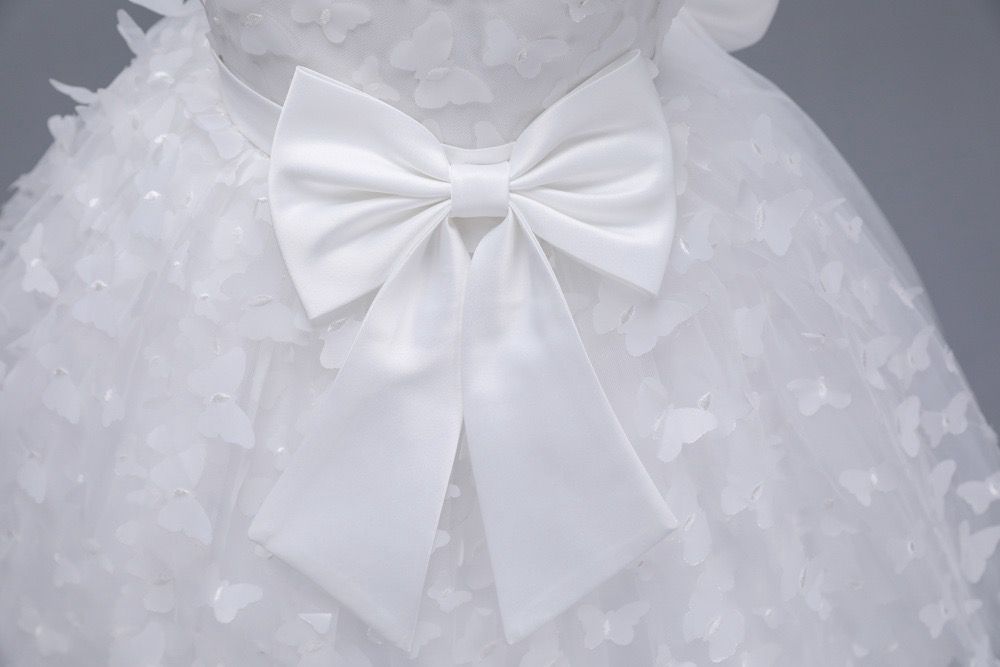 Vestido infantil con mariposas y lazo