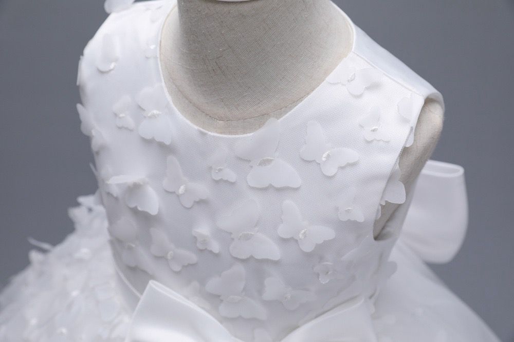 Vestido infantil con mariposas y lazo
