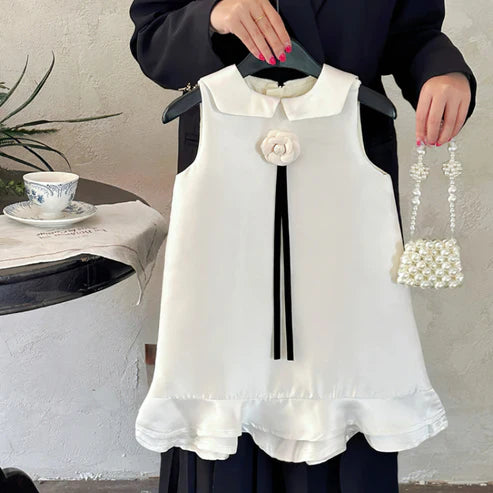 Vestido infantil con cuello de flores