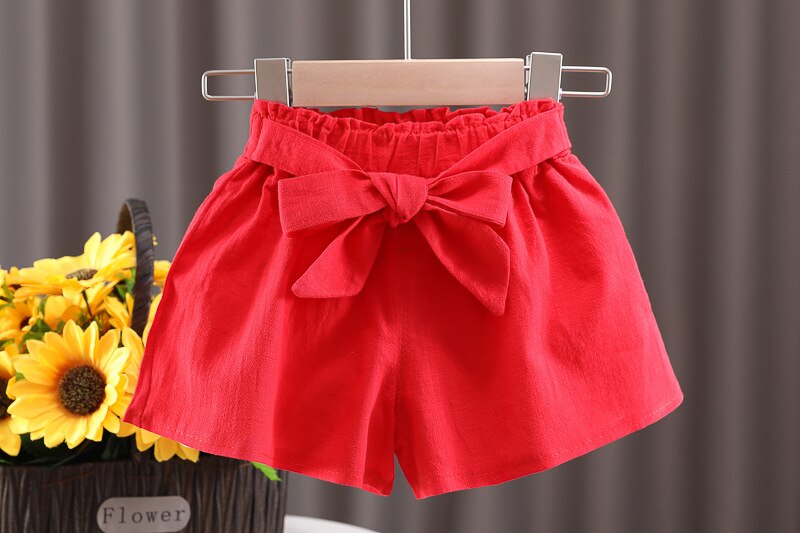 Conjunto de verano infantil con corazones