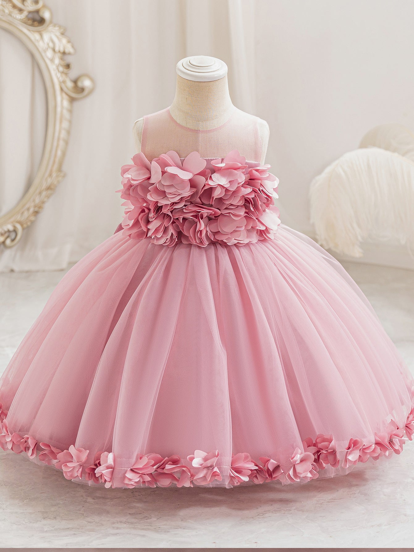 Vestido de fiesta infantil con flores de tul