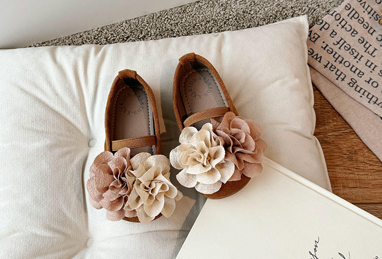 أحذية رياضية للأطفال بالزهور