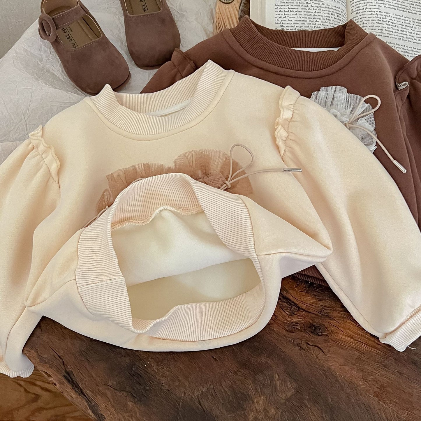 Blusa infantil para mujer con detalle de cordón