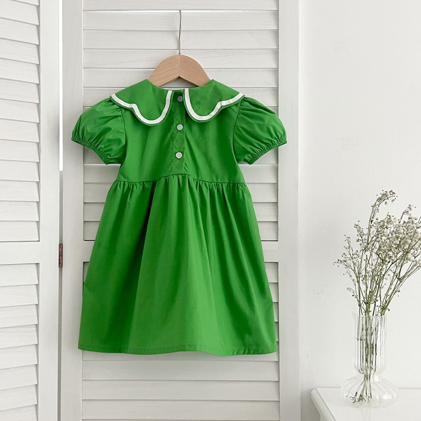 Vestido infantil con lazo verde