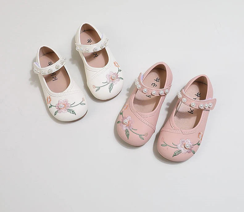 Bailarinas para niña con pequeñas flores y perlas
