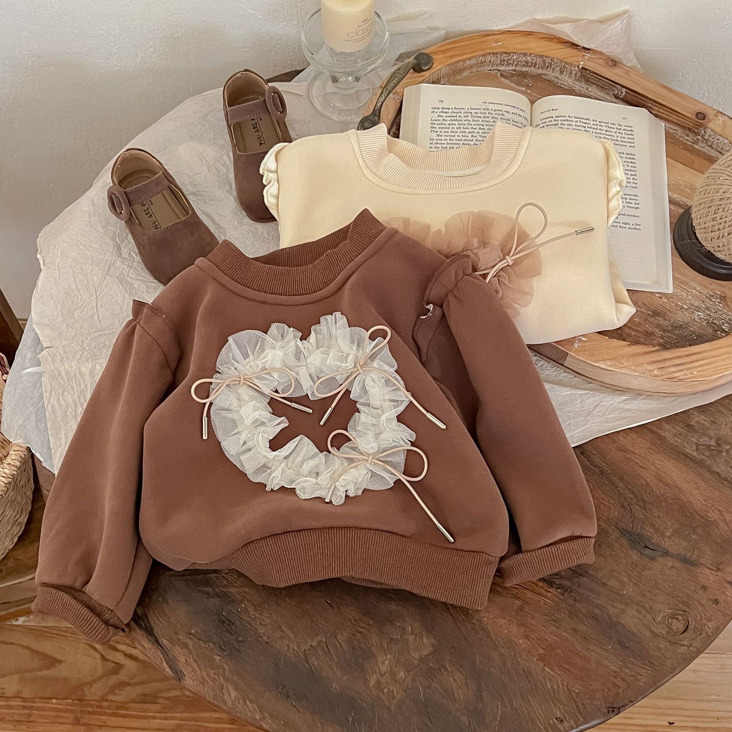 Blusa infantil para mujer con detalle de cordón