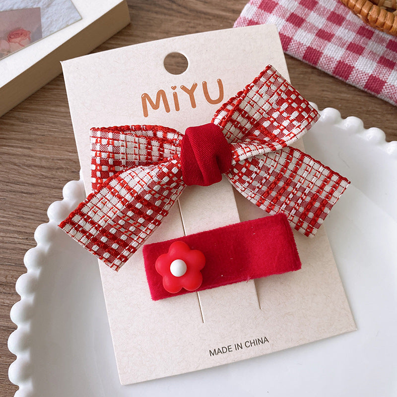 Clips para niños con lazos rojos