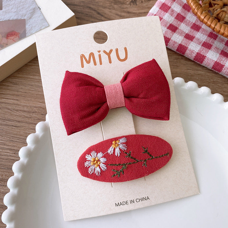 Clips para niños con lazos rojos