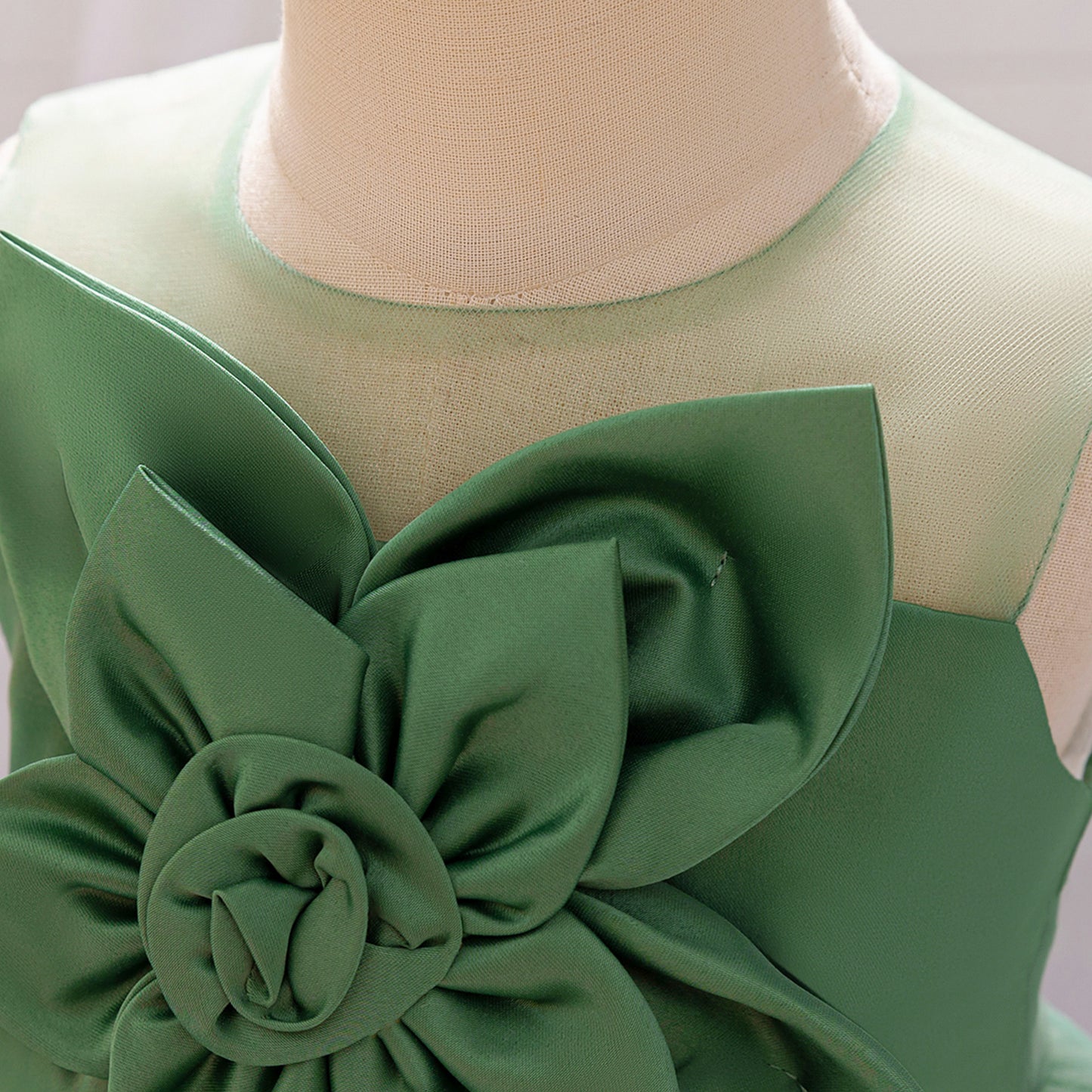 Vestido infantil de tul con flores