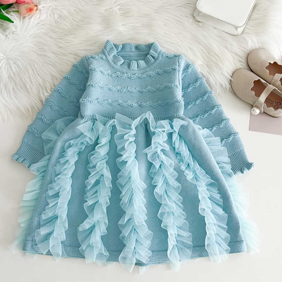 Vestido infantil de punto con volantes