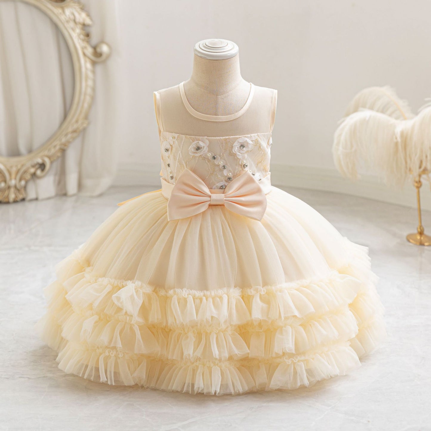 Vestido de fiesta infantil en capas de tul y lazo