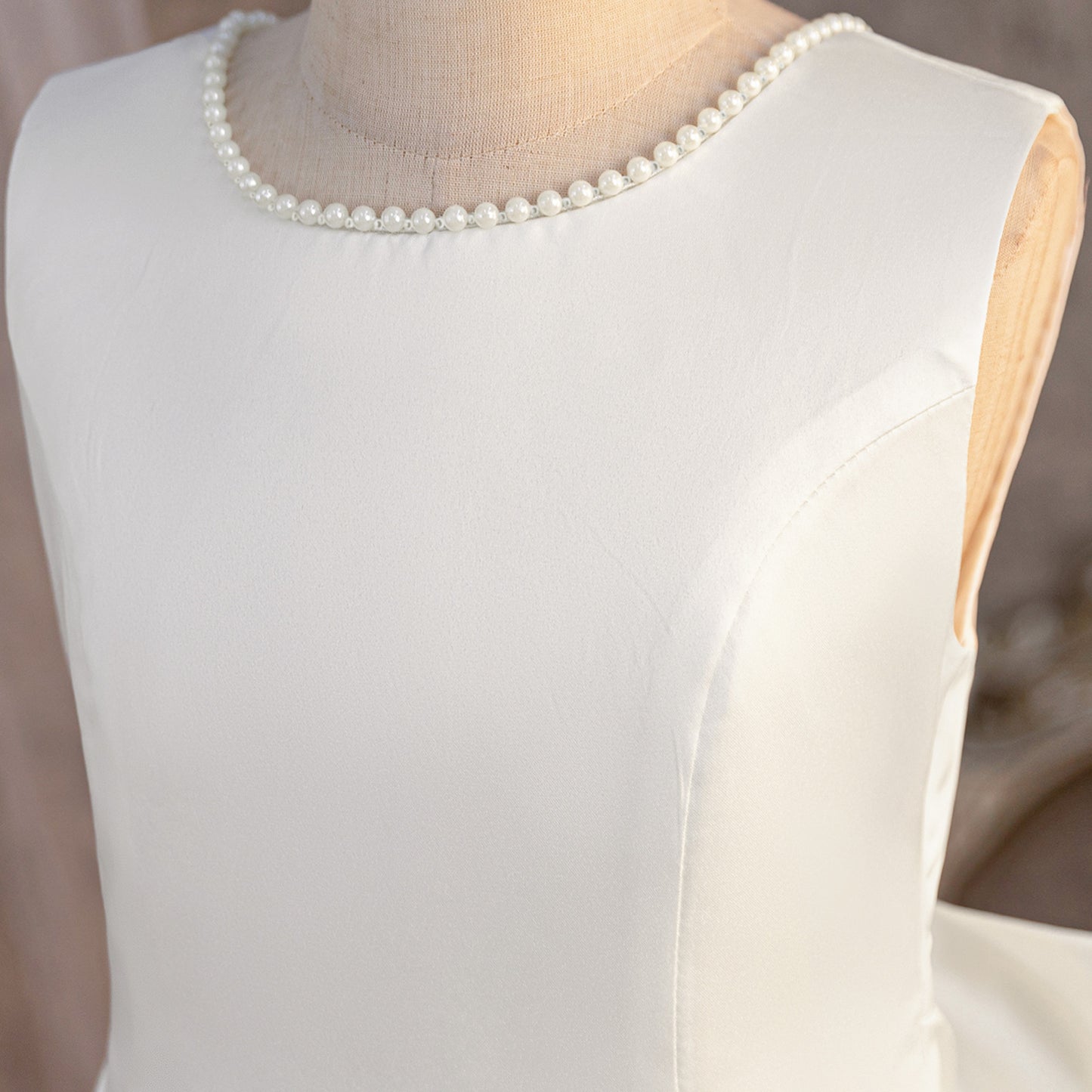 Vestido infantil de perla blanca