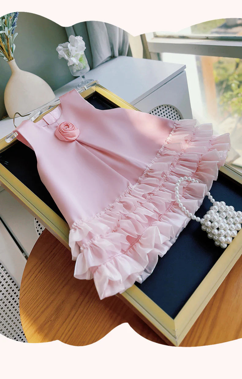 Vestido infantil de flores con dobladillo de tul