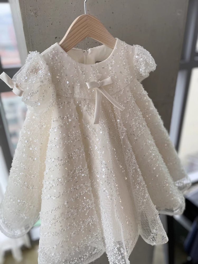Vestido infantil con lazo brillante