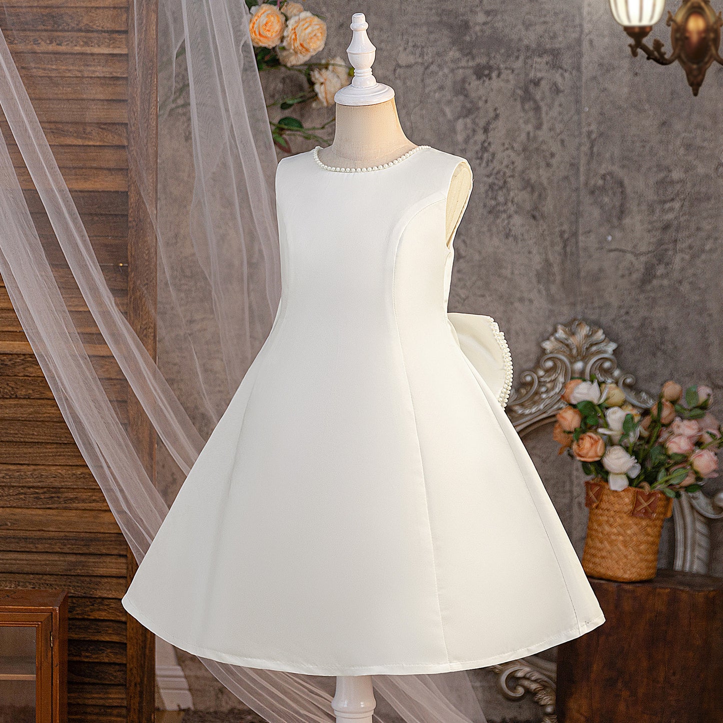 Vestido infantil de perla blanca