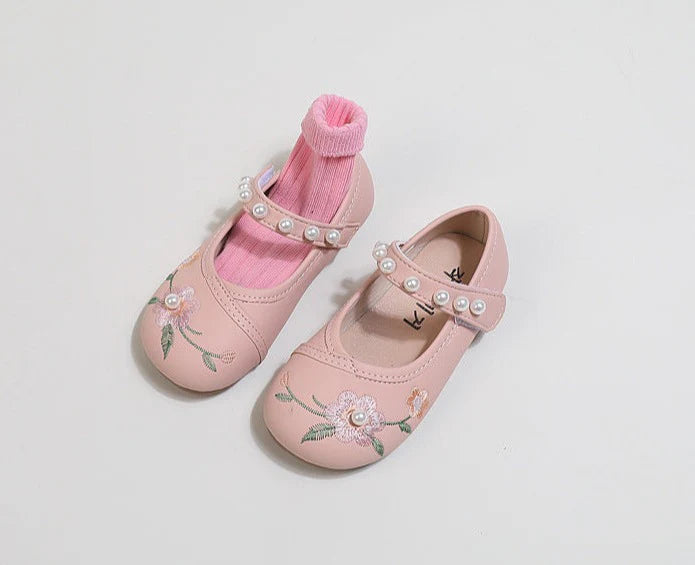 Bailarinas para niña con pequeñas flores y perlas