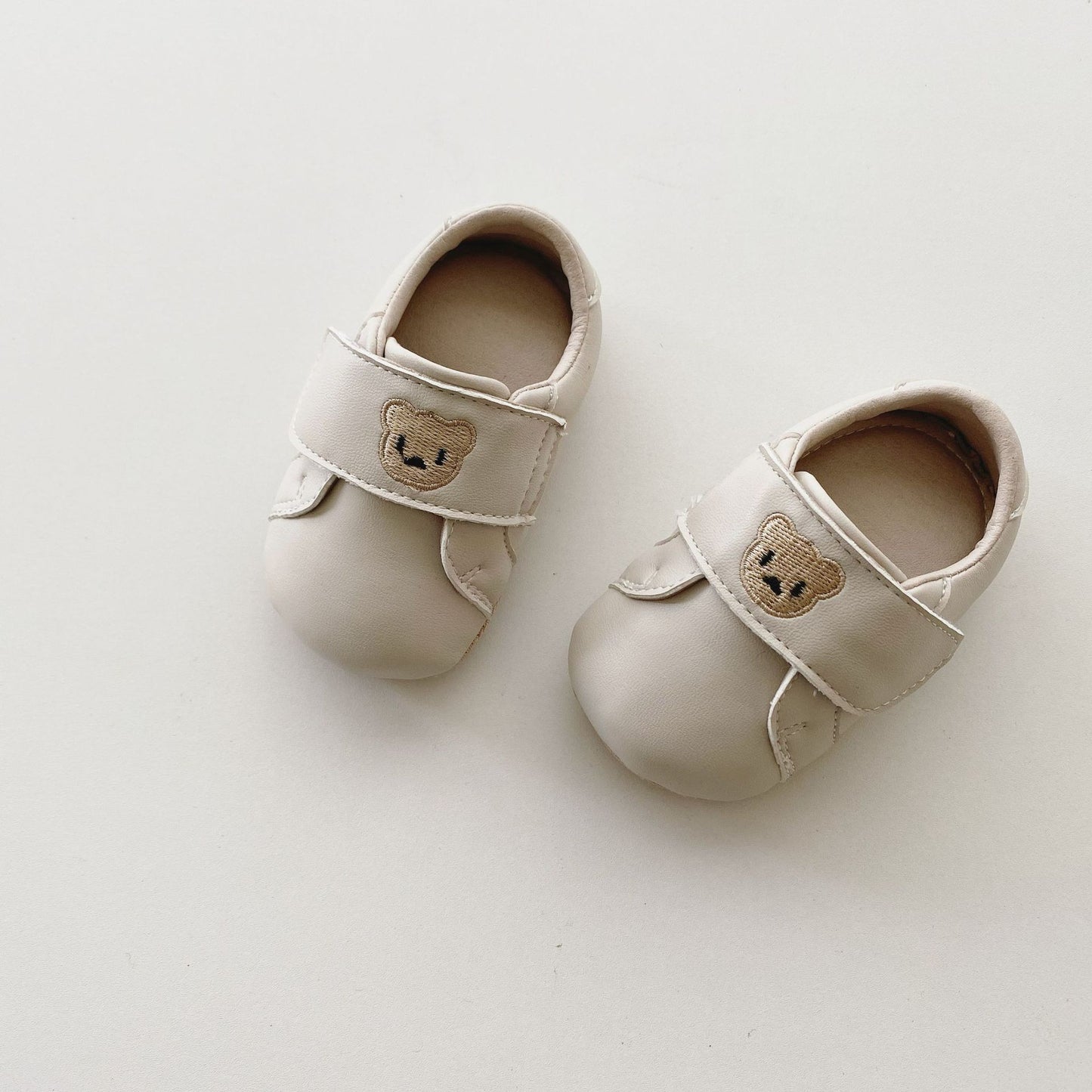 Zapatos de osito de peluche con velcro para niños