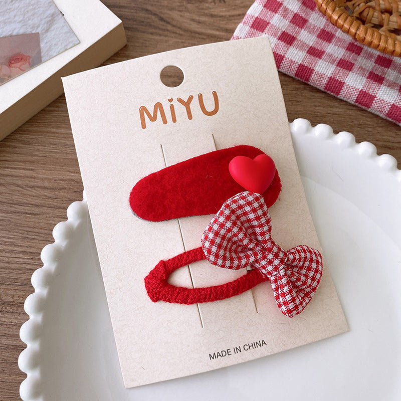 Clips para niños con lazos rojos