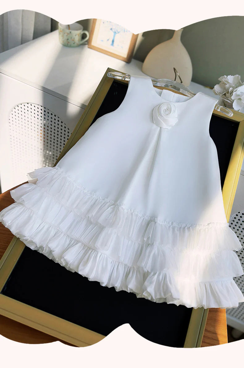 Vestido infantil de flores con dobladillo de tul