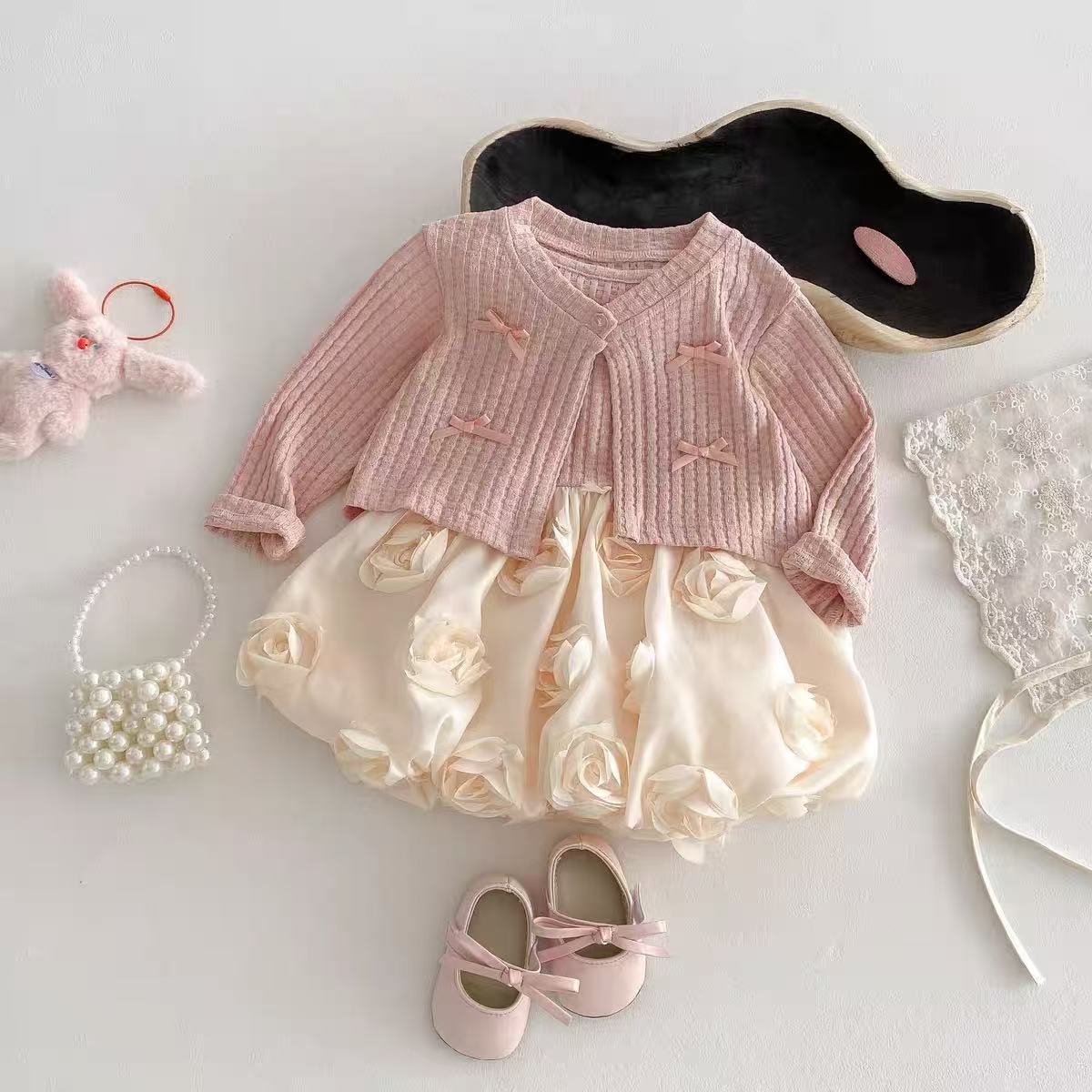 Conjunto infantil con encaje floral
