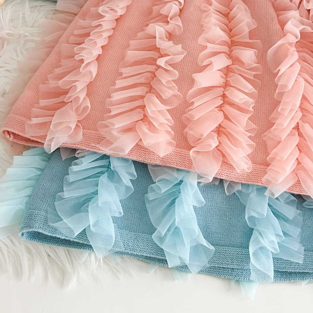 Vestido infantil de punto con volantes