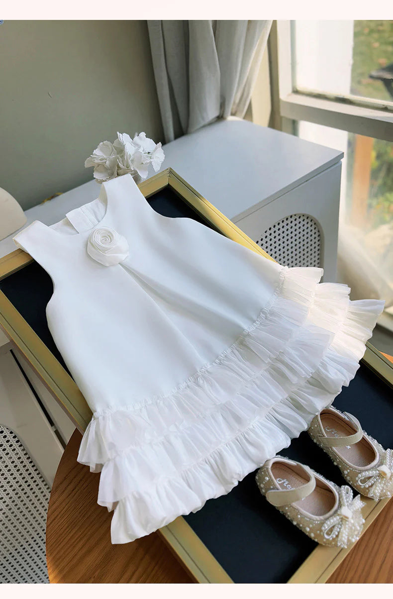 Vestido infantil de flores con dobladillo de tul