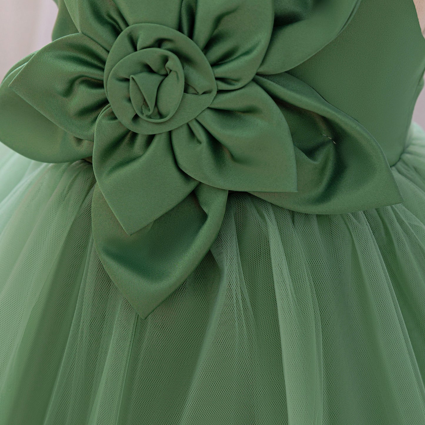 Vestido infantil de tul con flores