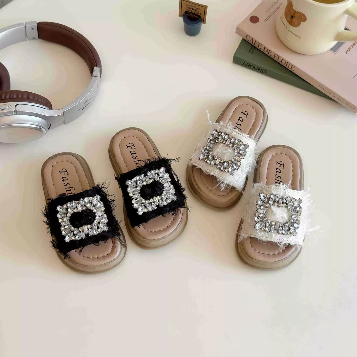 Chanclas con diamantes de imitación para niñas