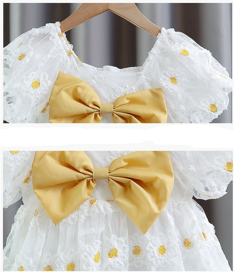 Vestido infantil con lazo amarillo