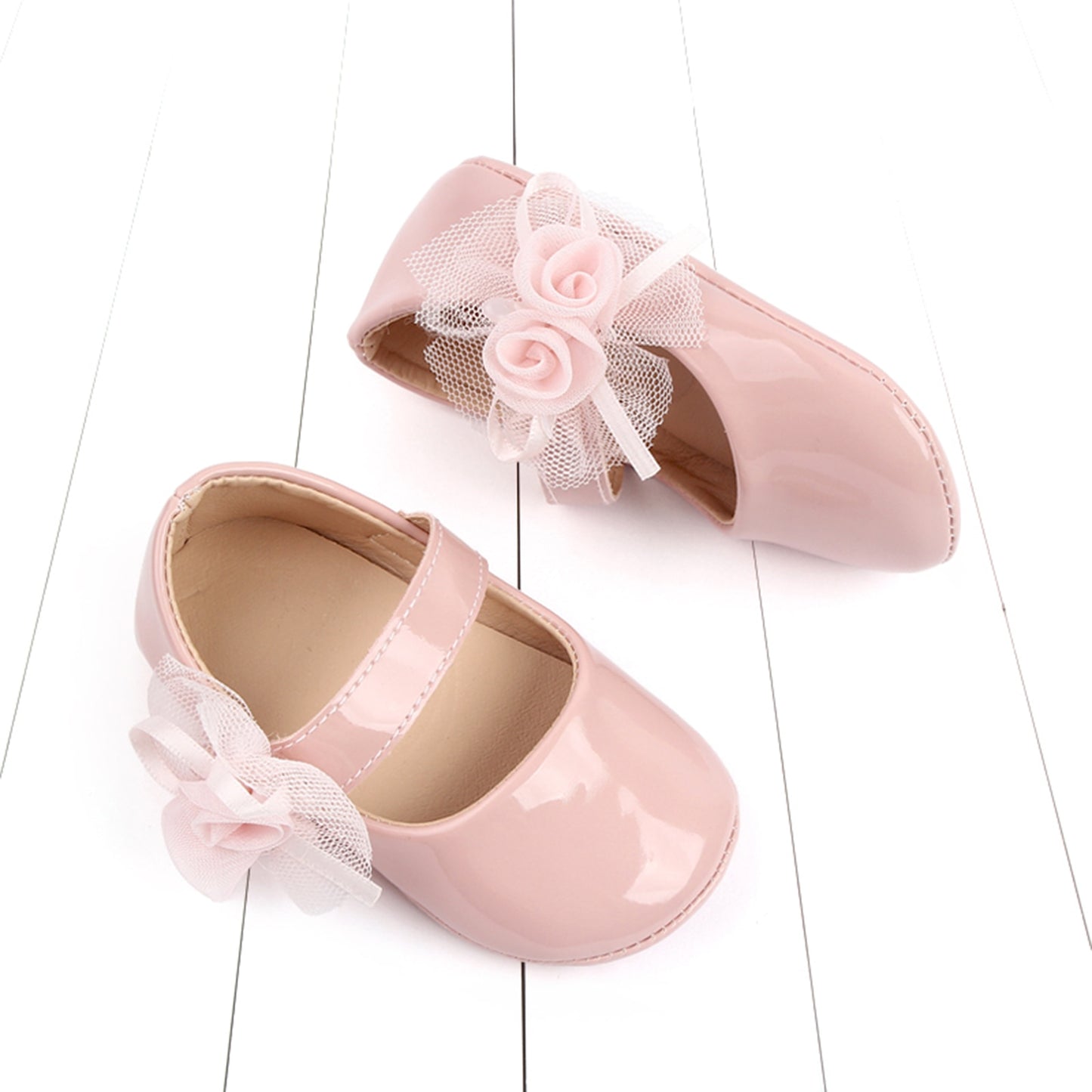 Zapatos de bebé con flor