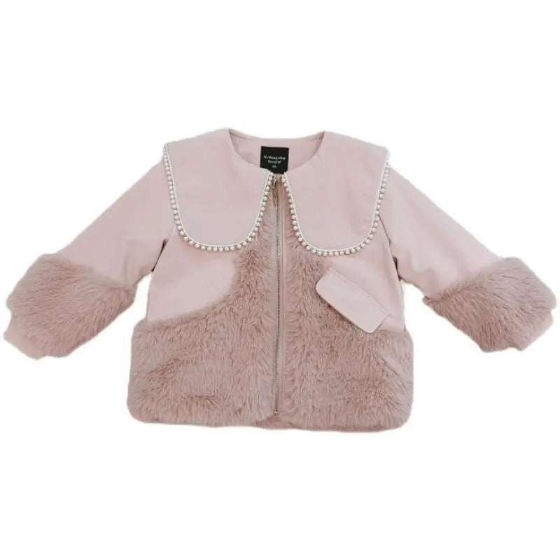 Abrigo infantil con detalles de piel.