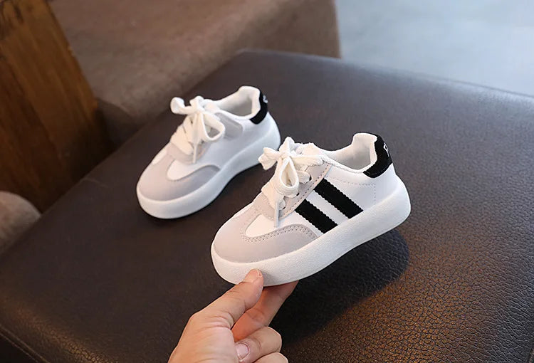 Zapatillas deportivas con cordones para niños AD