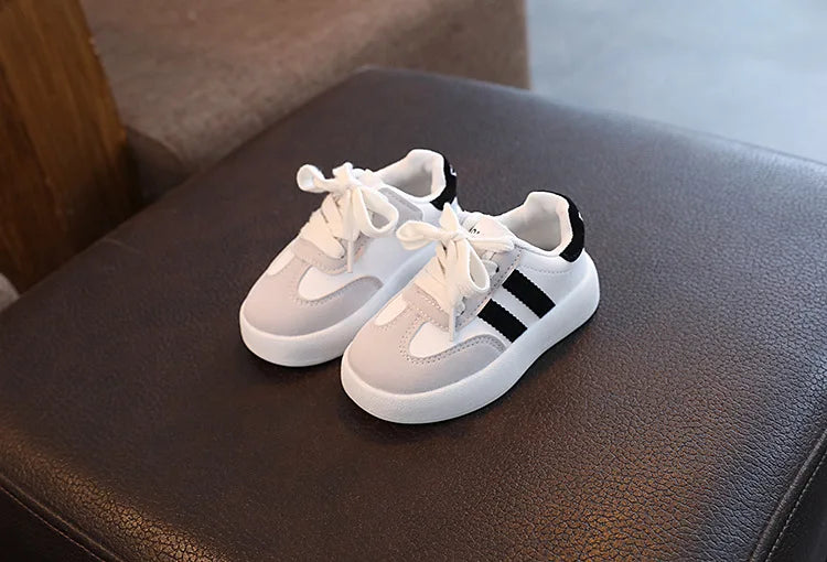 Zapatillas deportivas con cordones para niños AD