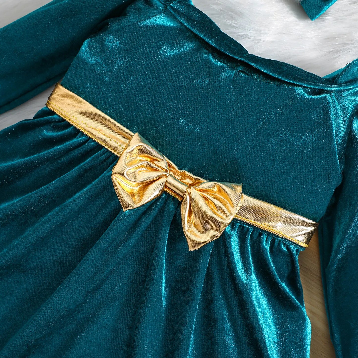Vestido infantil verde con lazo dorado + diadema