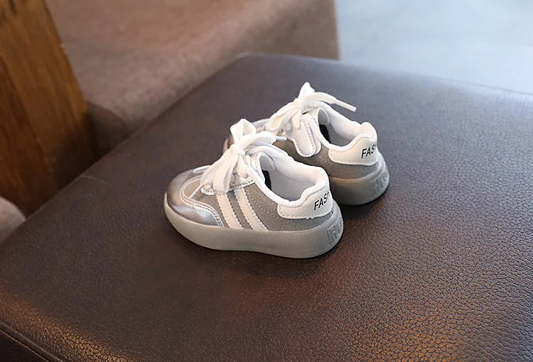 Zapatillas deportivas con cordones para niños AD