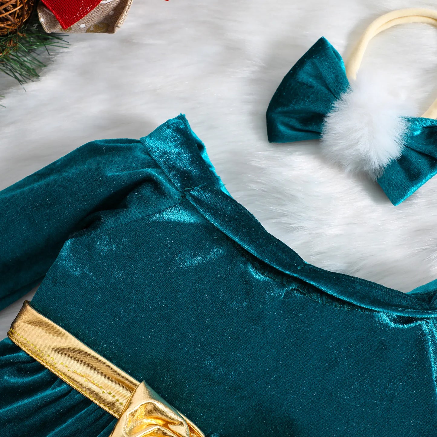 Vestido infantil verde con lazo dorado + diadema