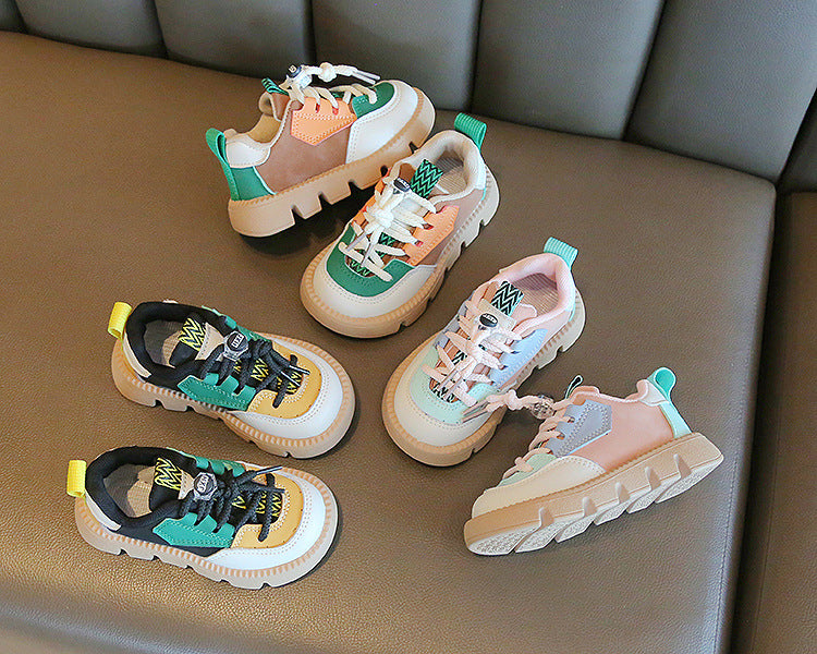 Zapatillas con cordones de colores para niños