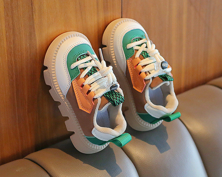 Zapatillas con cordones de colores para niños