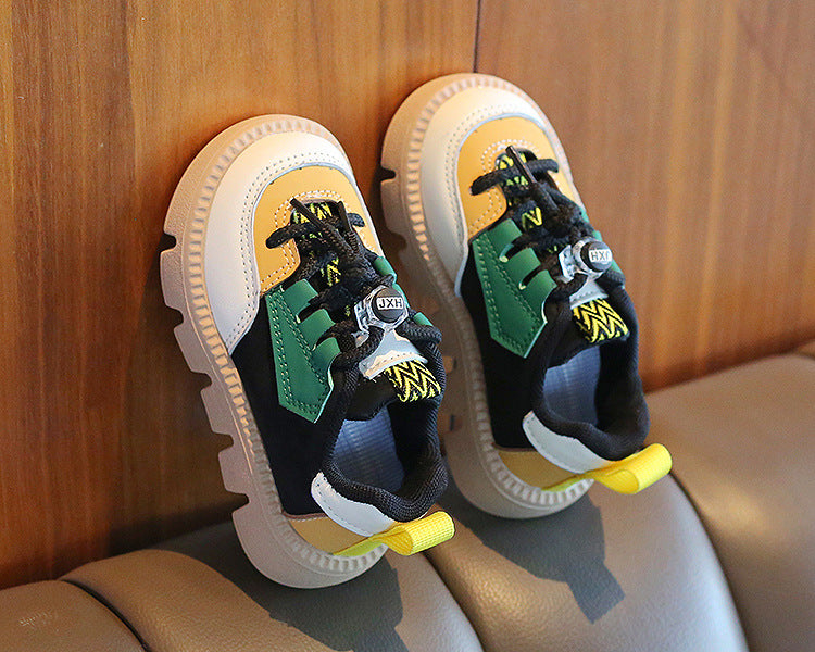 Zapatillas con cordones de colores para niños