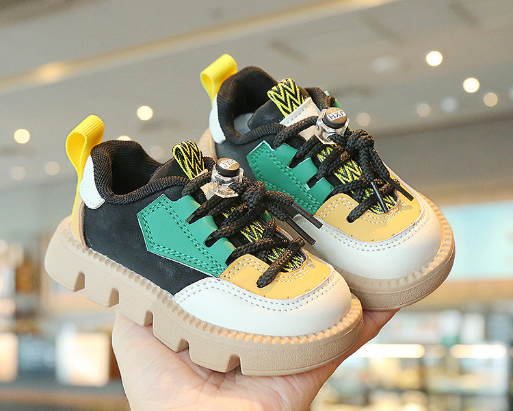 Zapatillas con cordones de colores para niños