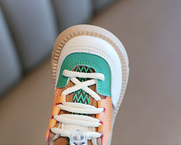 Zapatillas con cordones de colores para niños