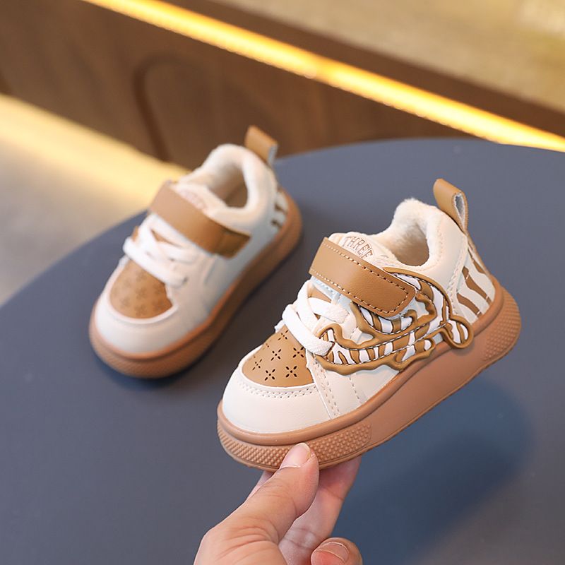 Zapatillas de piel y velcro para niños