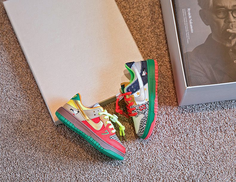 Zapatillas deportivas coloridas para niños NK