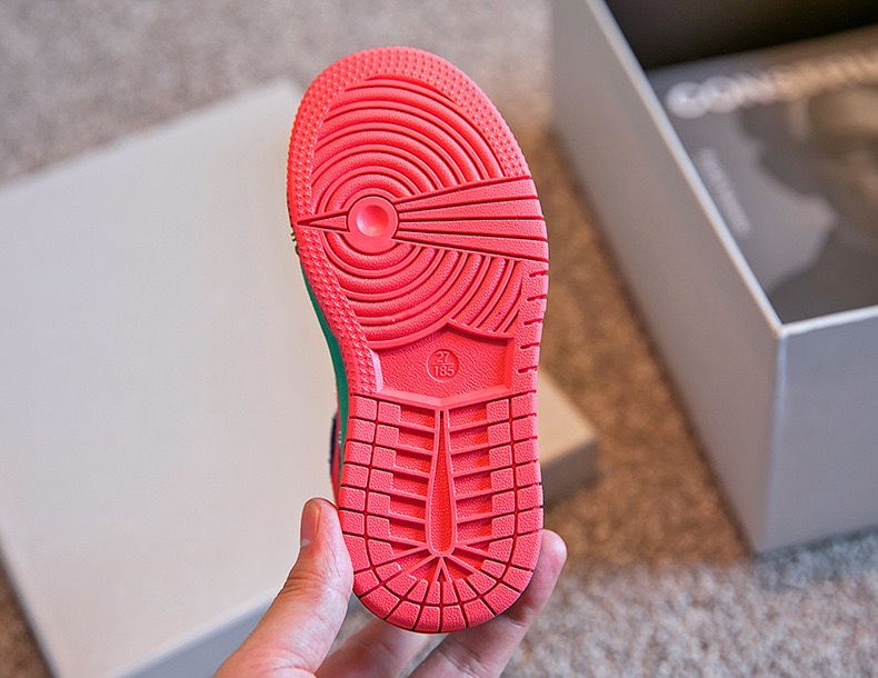 Zapatillas deportivas coloridas para niños NK