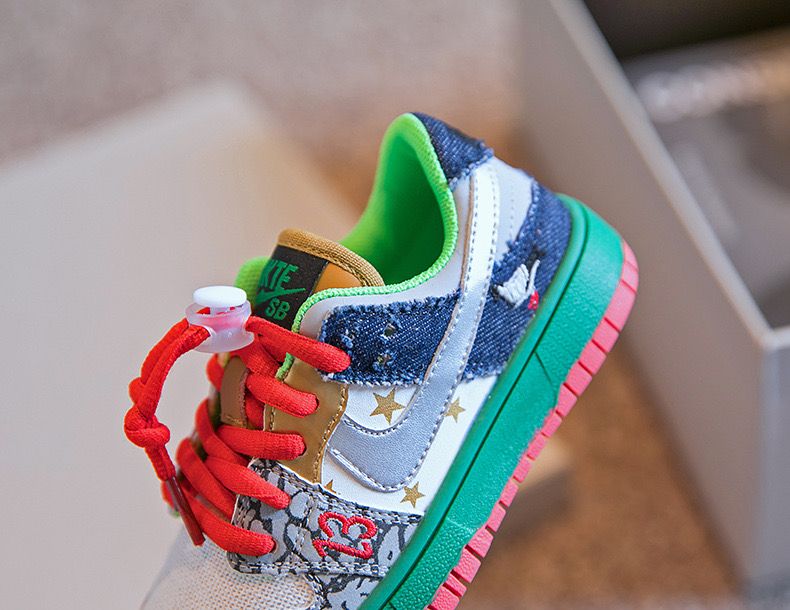 Zapatillas deportivas coloridas para niños NK