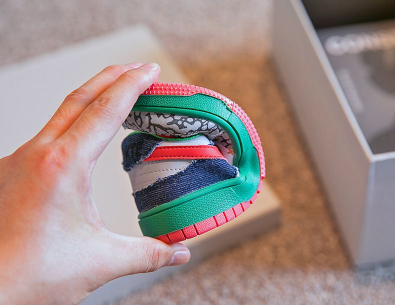 Zapatillas deportivas coloridas para niños NK